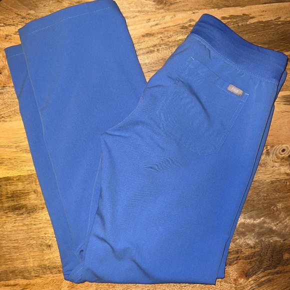 Figs Kade Cargo Scrub Pants - Picture 7 of 10